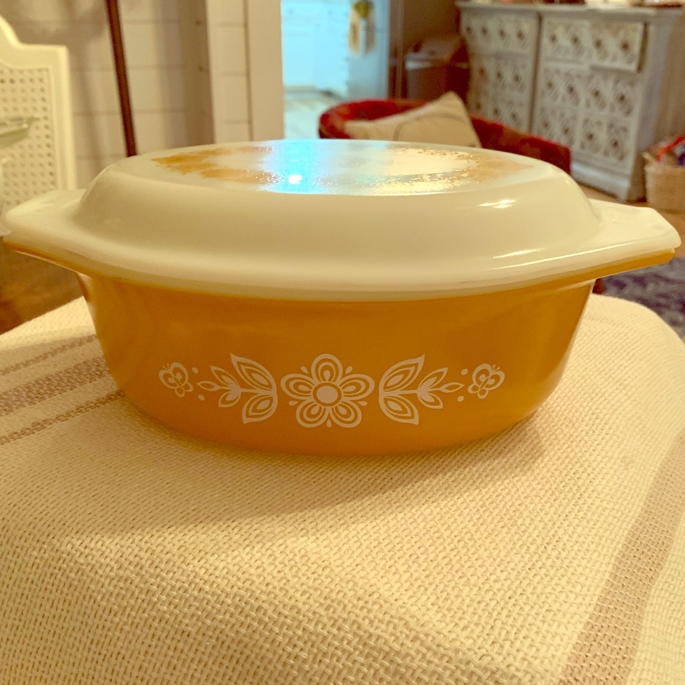 Pyrex casserole dish
